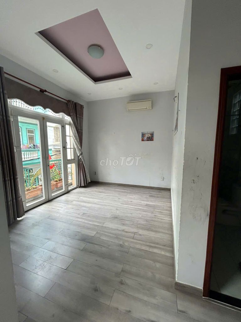 Yên Thế Rent. 10 X20 M. Dirt three stories. basic interior
