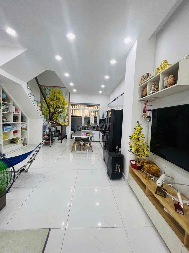 Three bedrooms, pool, Gym, Tennis, door-only 14 million.