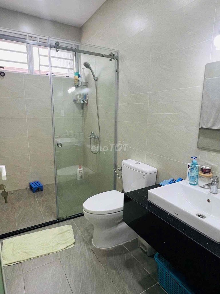 Three bedrooms, pool, Gym, Tennis, door-only 14 million.