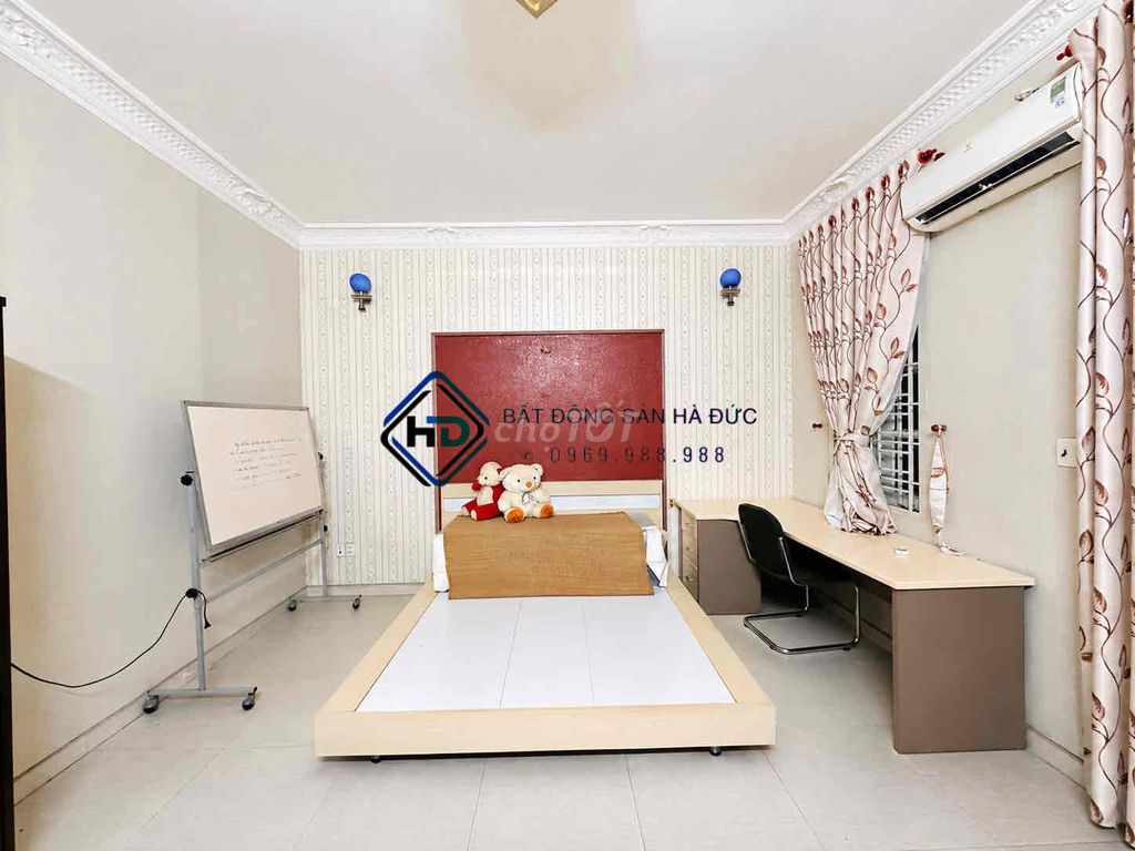 The villa 8 x20 is three floors with a tunnel 100 meters from Lê Thị Riêng.