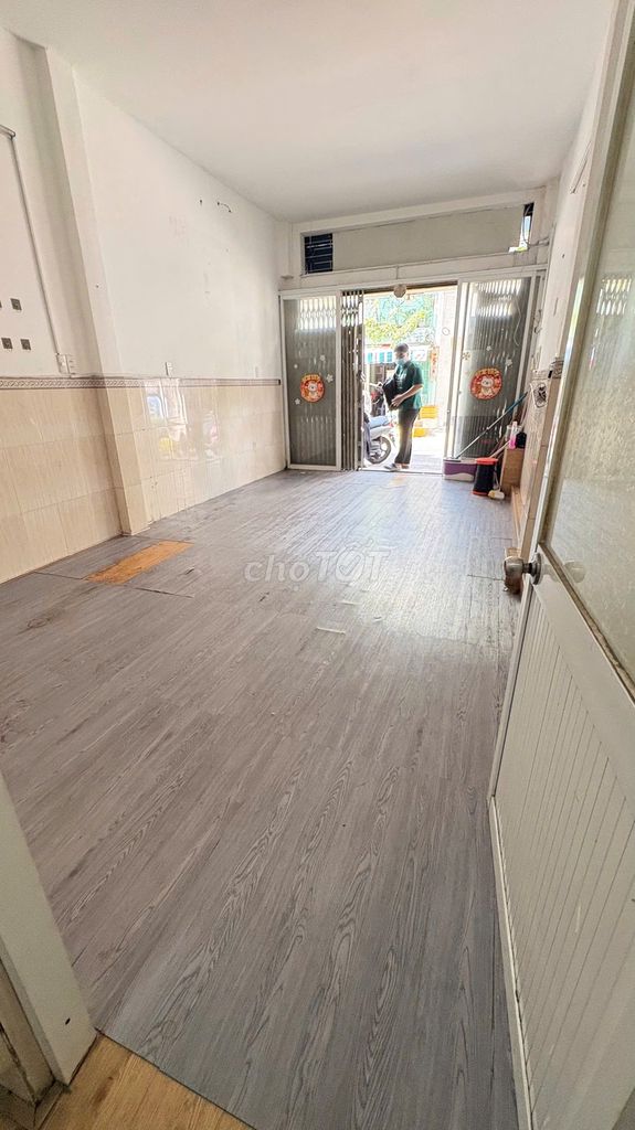The owner of the Rent, Nail, Hair, Spa, vp, Lạc Long Quân 4x10 million