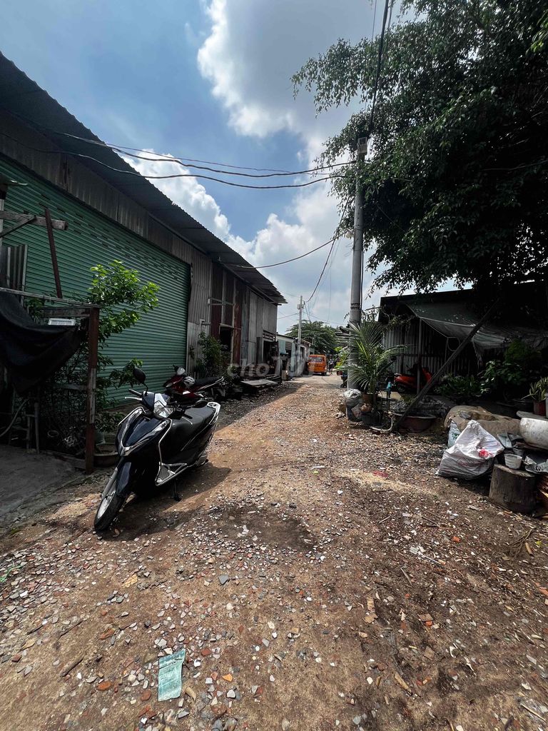 Rent out an 11th warehouse. 6 meters x 22 meters. For 8 million.