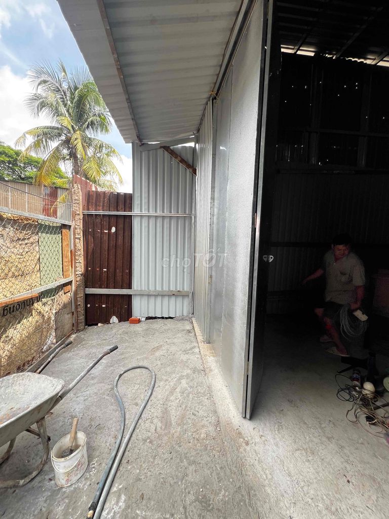 Rent out an 11th warehouse. 6 meters x 22 meters. For 8 million.
