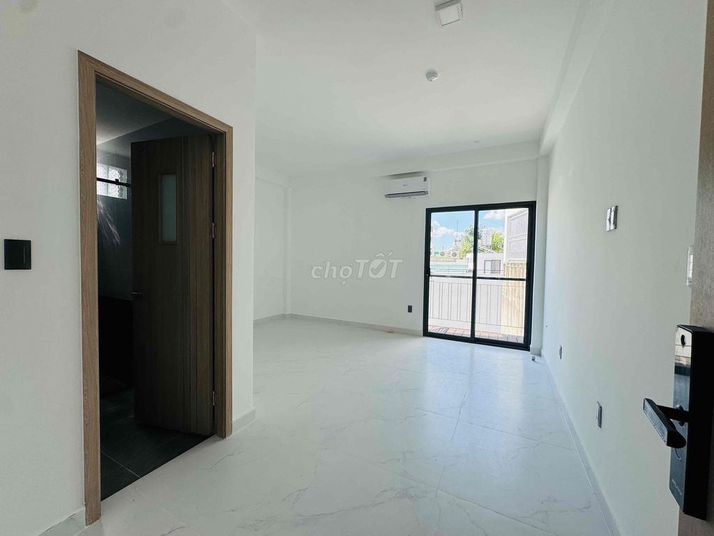 Rent a nice Bình Lợi house. area 5 x 20 meters. Four bedrooms. It costs 25 million a month.