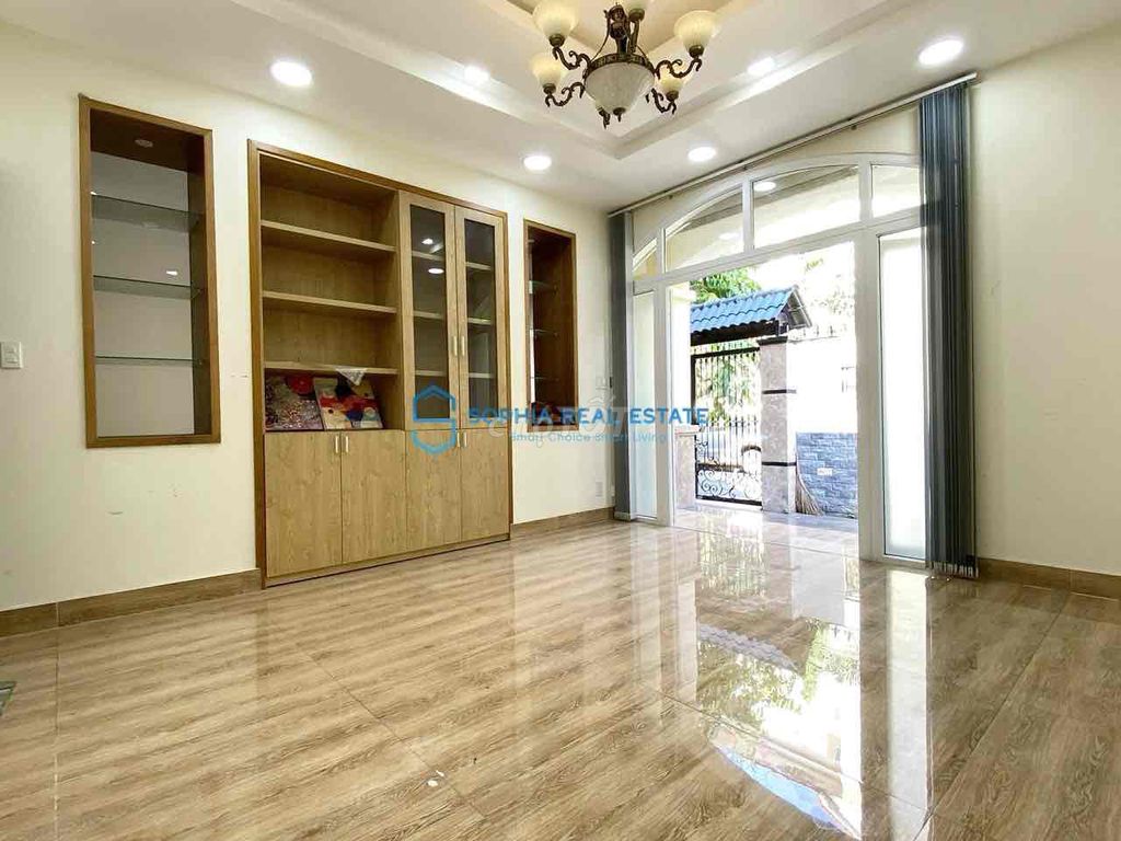 Supercress! The villa Trần Não 7 x20 5 bedroom 6 super-scalported toilets, 35 million.