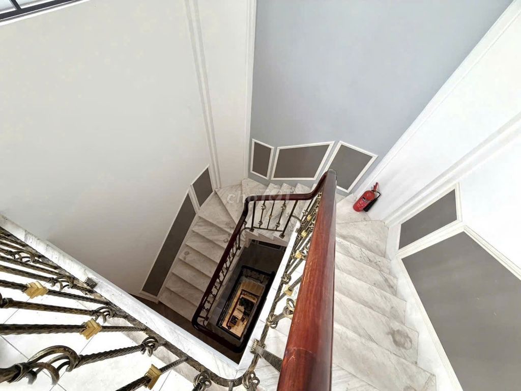 Need to rent an alley house 1025/2 A Cách Mạng Tháng 8-7.Tân Bình