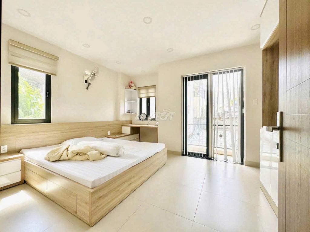 Need to rent an alley house 1025/2 A Cách Mạng Tháng 8-7.Tân Bình