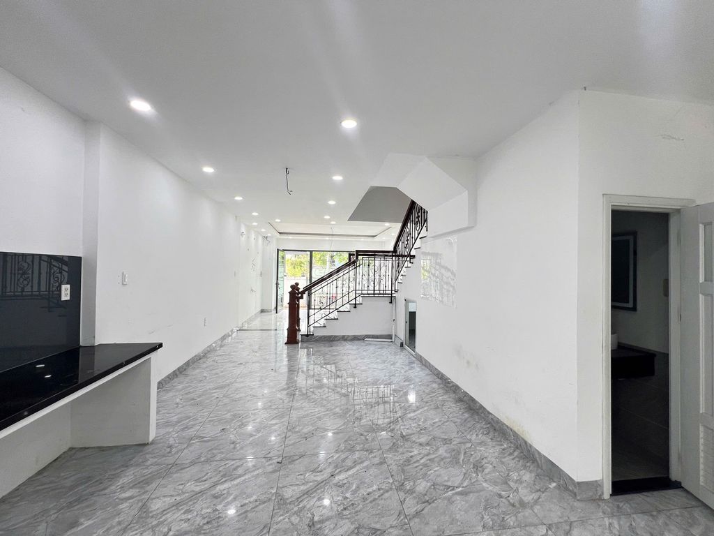 5 x20 street building, 12 million per hour, bt parallel set 8 x20 cost 14 million a month.
