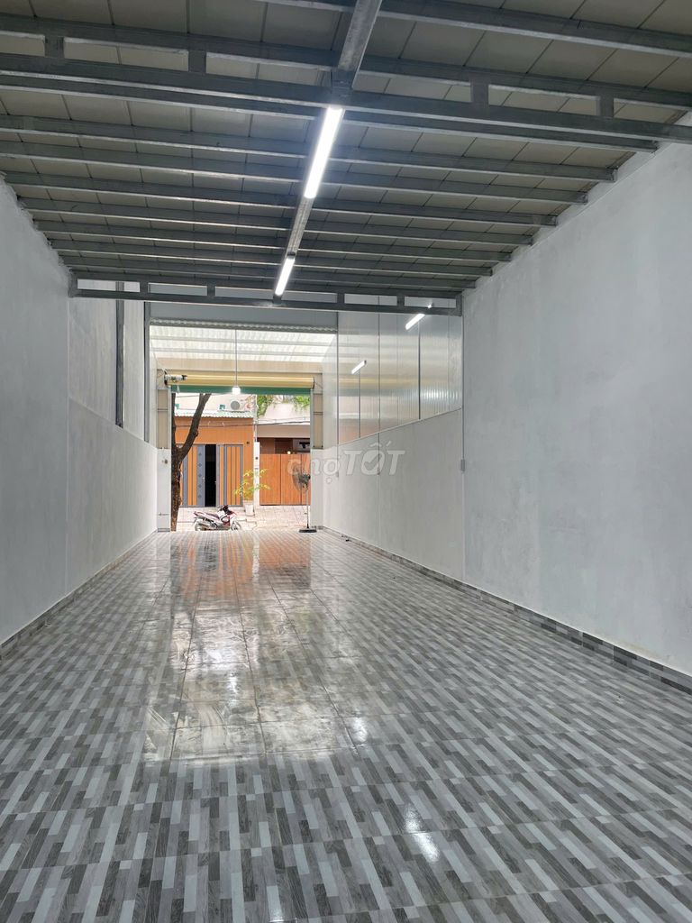 Renting 100 percent new house, C4 house, guards, four and a half meters, Đặng Thùy Trâm Road.