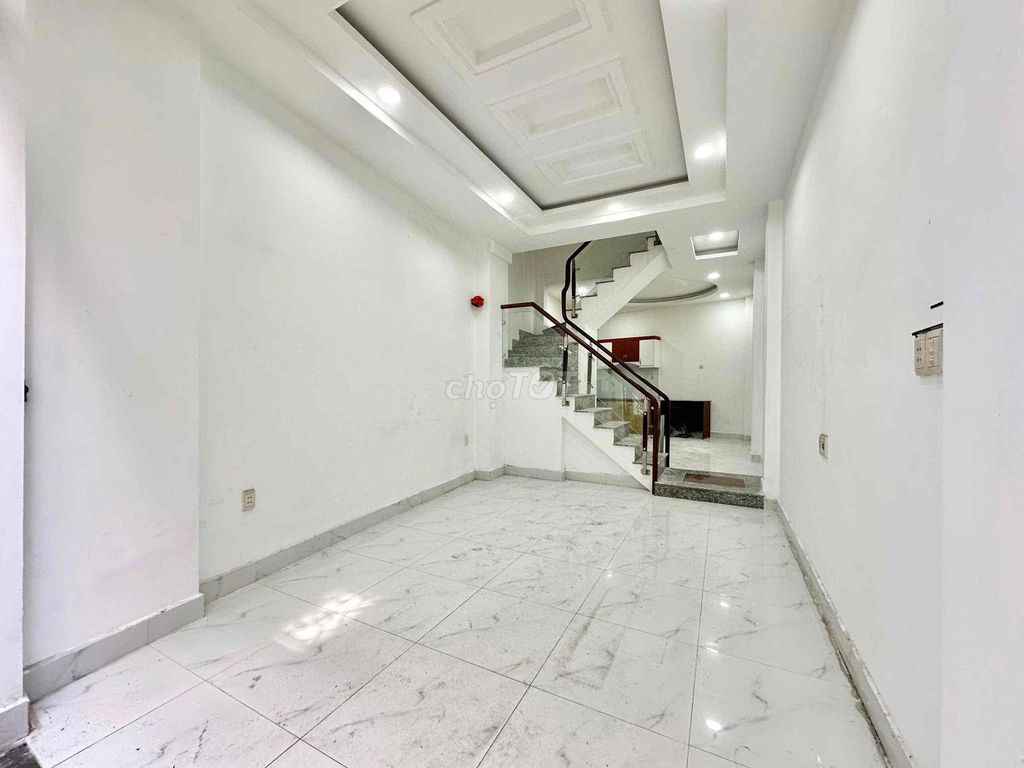 Rent the entire four bedrooms. Three toilets near the second grammar market.
