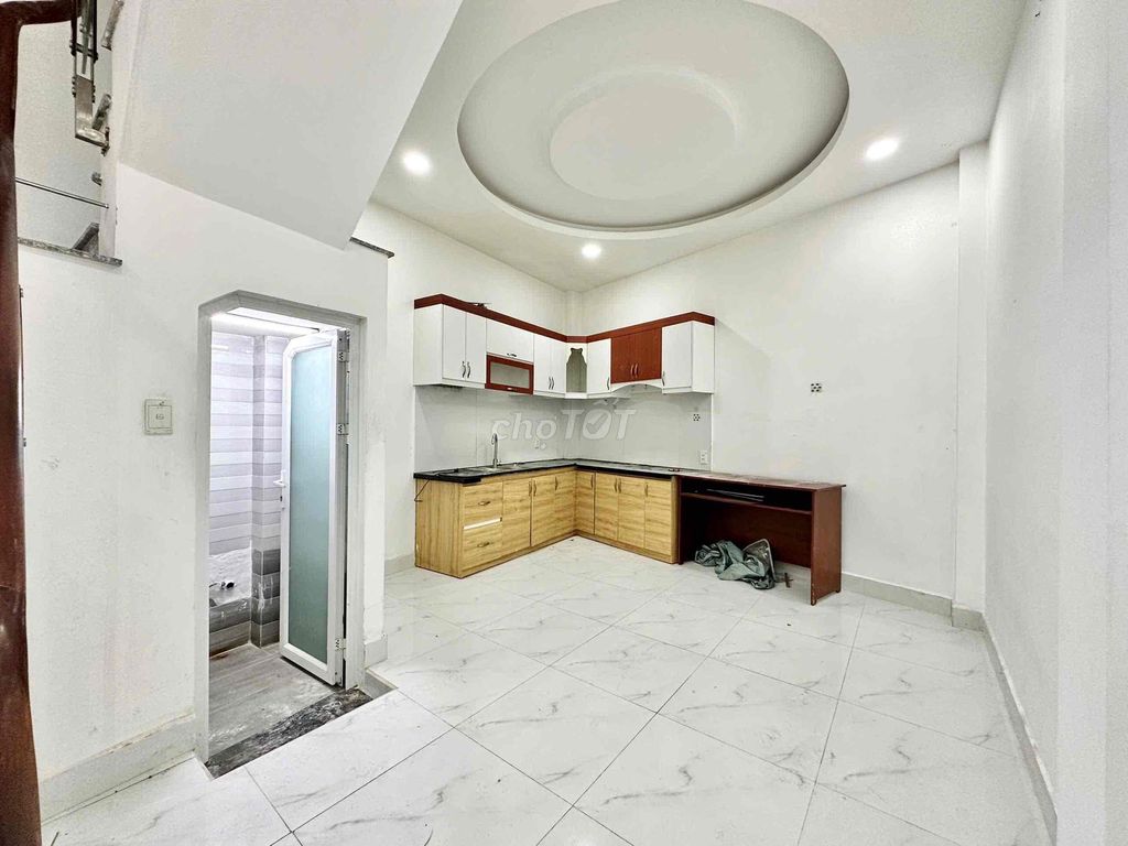 Rent the entire four bedrooms. Three toilets near the second grammar market.