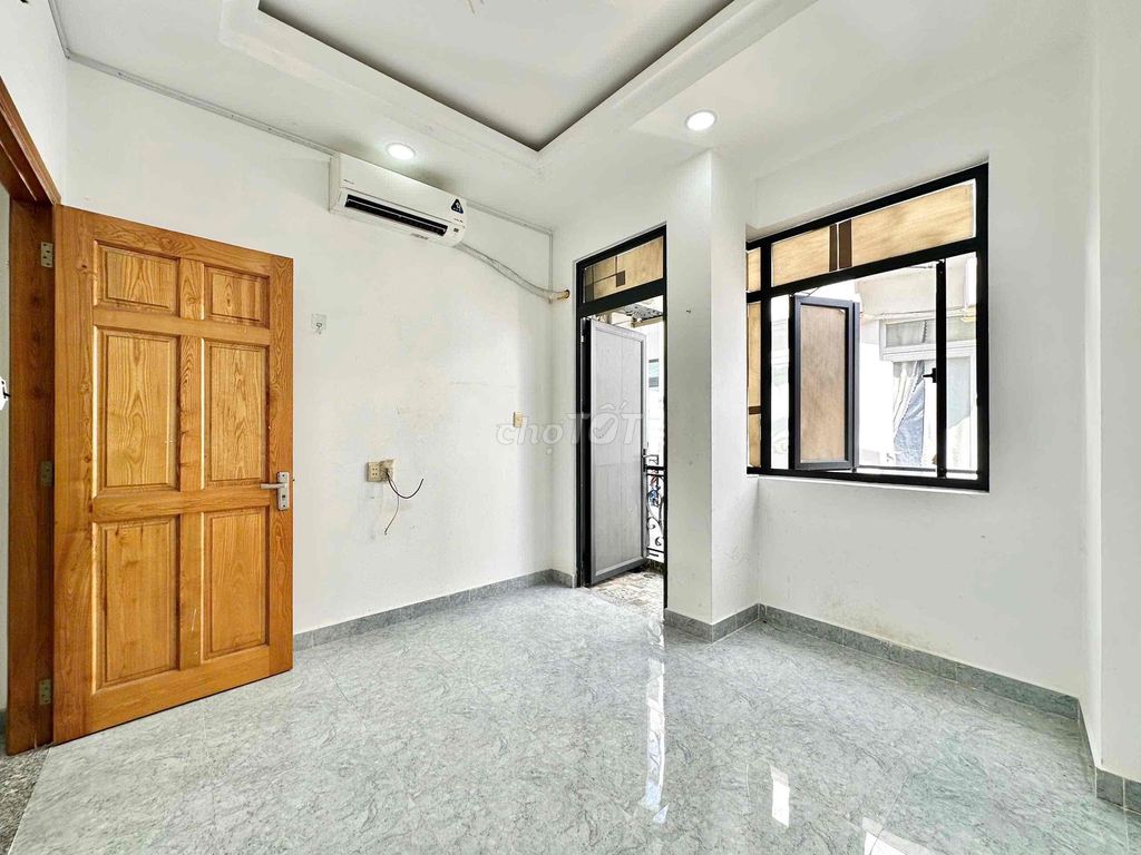 Rent the entire four bedrooms. Three toilets near the second grammar market.