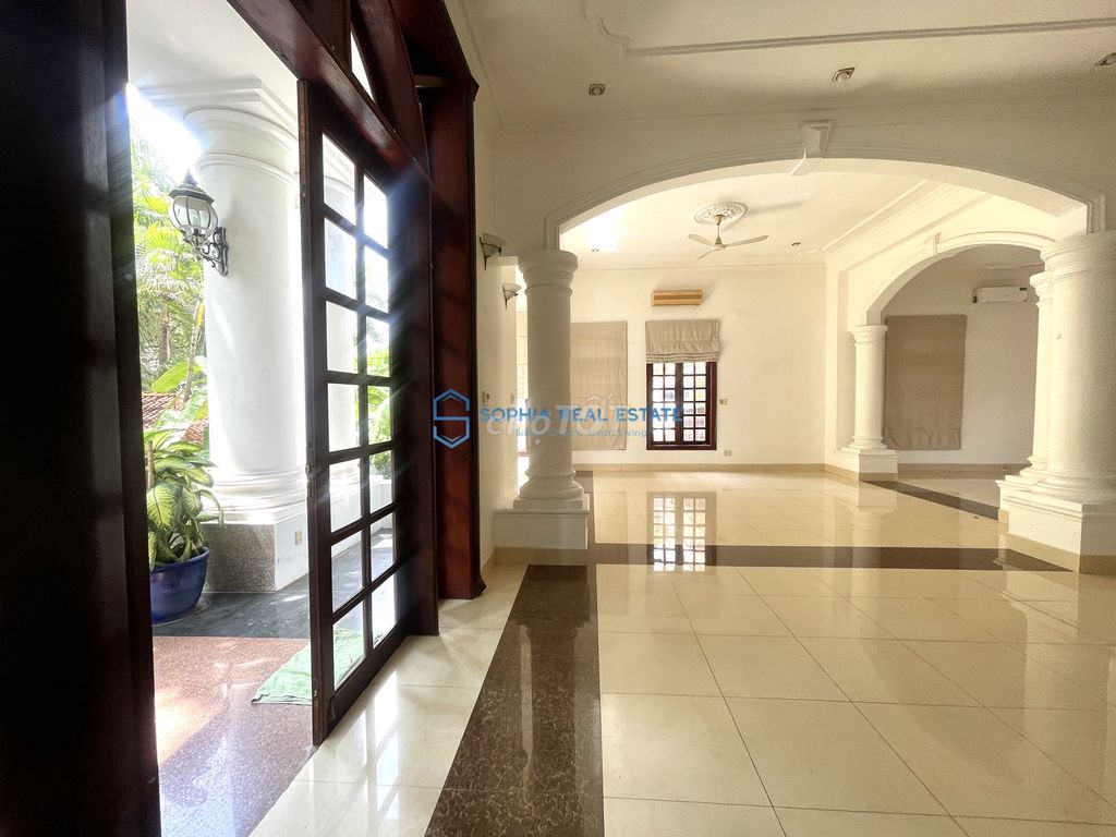 Rent the 16 X35 M River, 3th floor pool bedroom open garden garden