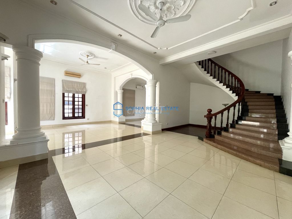 Rent the 16 X35 M River, 3th floor pool bedroom open garden garden