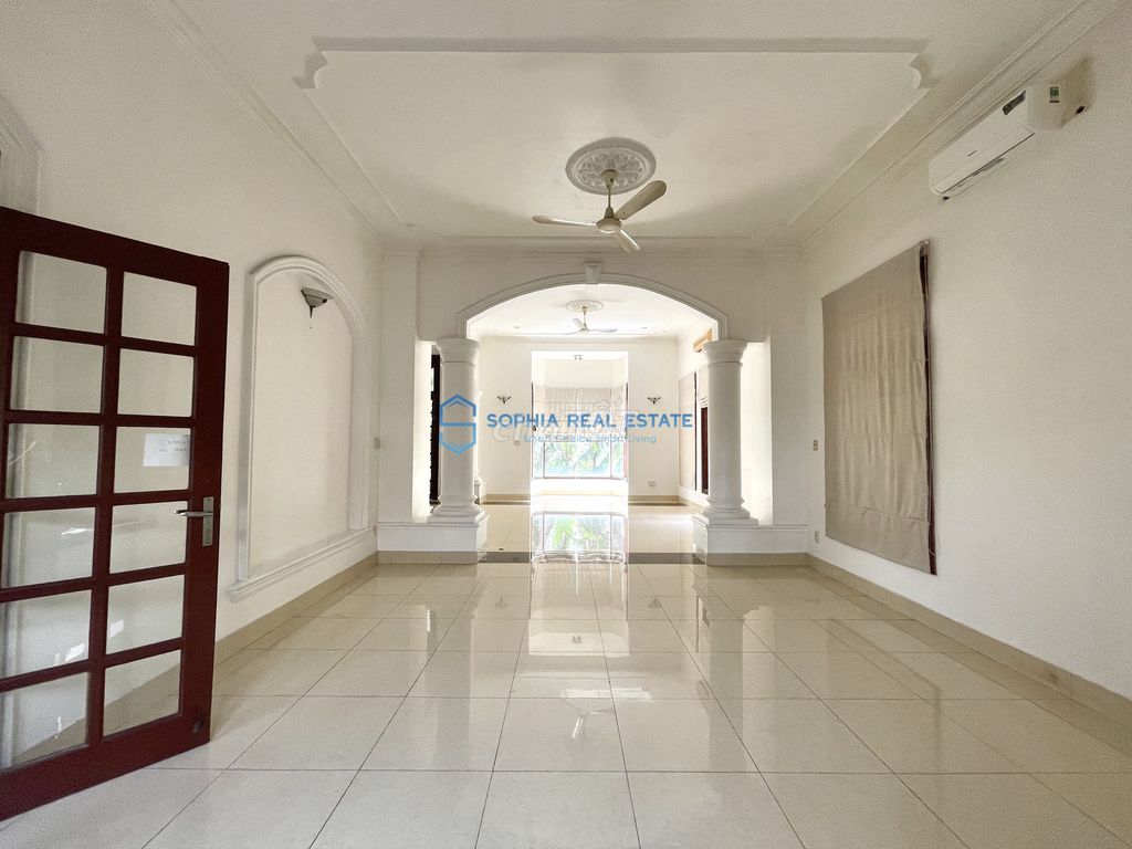 Rent the 16 X35 M River, 3th floor pool bedroom open garden garden