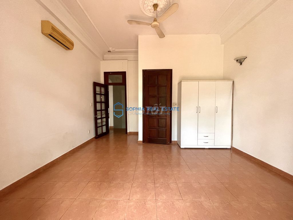 Rent the 16 X35 M River, 3th floor pool bedroom open garden garden