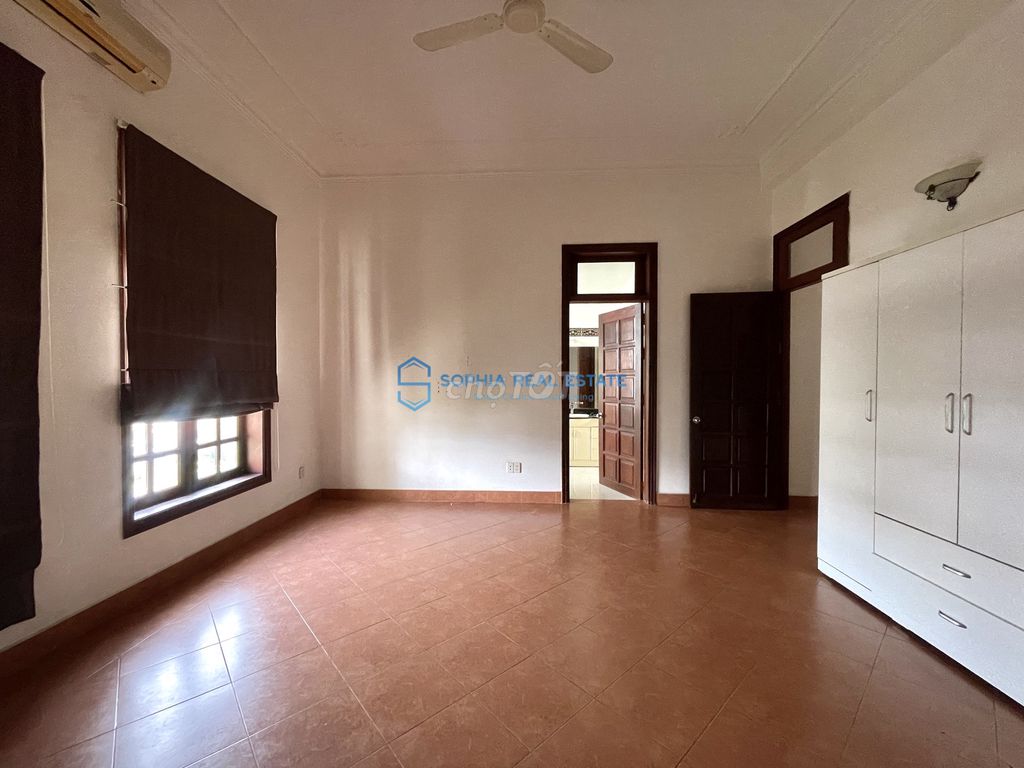 Rent the 16 X35 M River, 3th floor pool bedroom open garden garden
