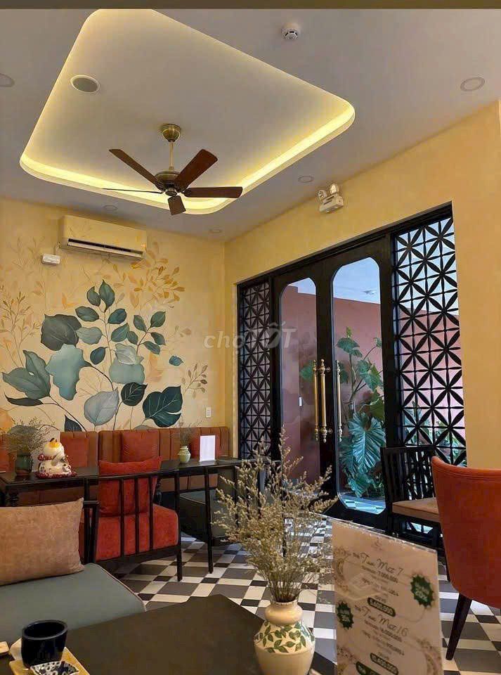 Nice place. 8*20 m. 3 floors per Trần Nhật Duật district 1.