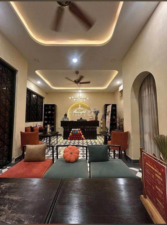 Nice place. 8*20 m. 3 floors per Trần Nhật Duật district 1.