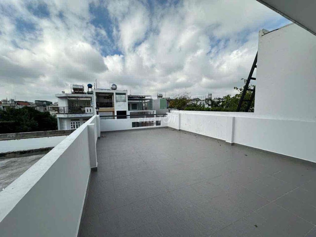 Nice house for rent on Bình Lợi, 1893 13, Bình Thạnh. Four bedrooms. It costs 24 million a month.
