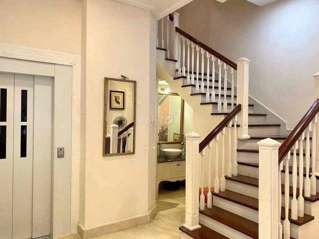 for new specialization-full interior- with elevators