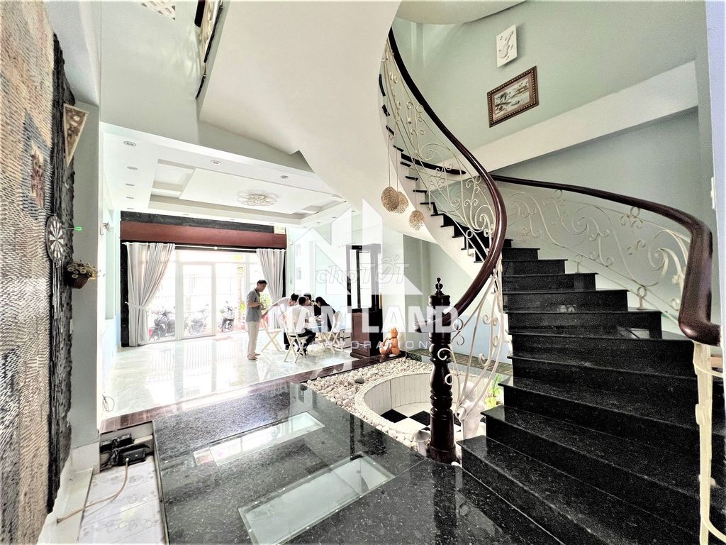 Nice home. A full view of landmark 81 in the center of An Khánh.