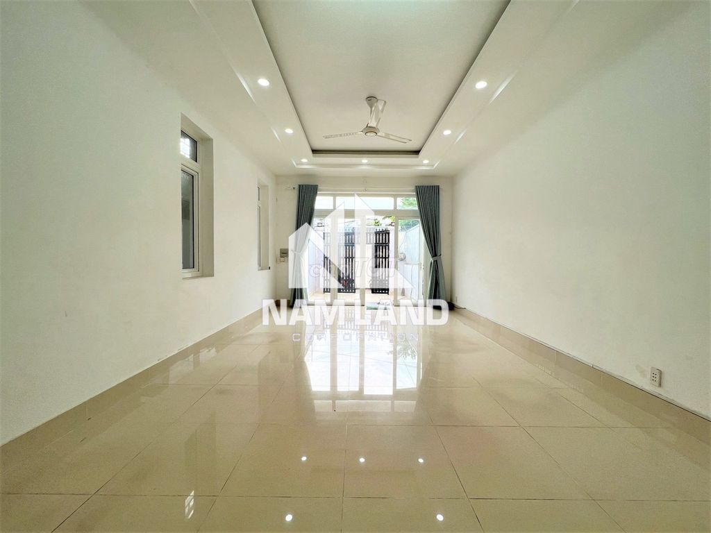 Thảo Điền Street courtyard 2 floors wide, room 2 to stay in company room