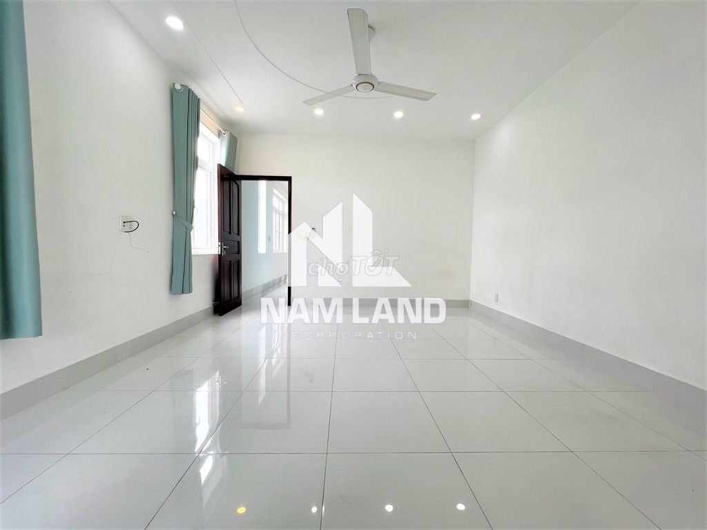 Thảo Điền Street courtyard 2 floors wide, room 2 to stay in company room