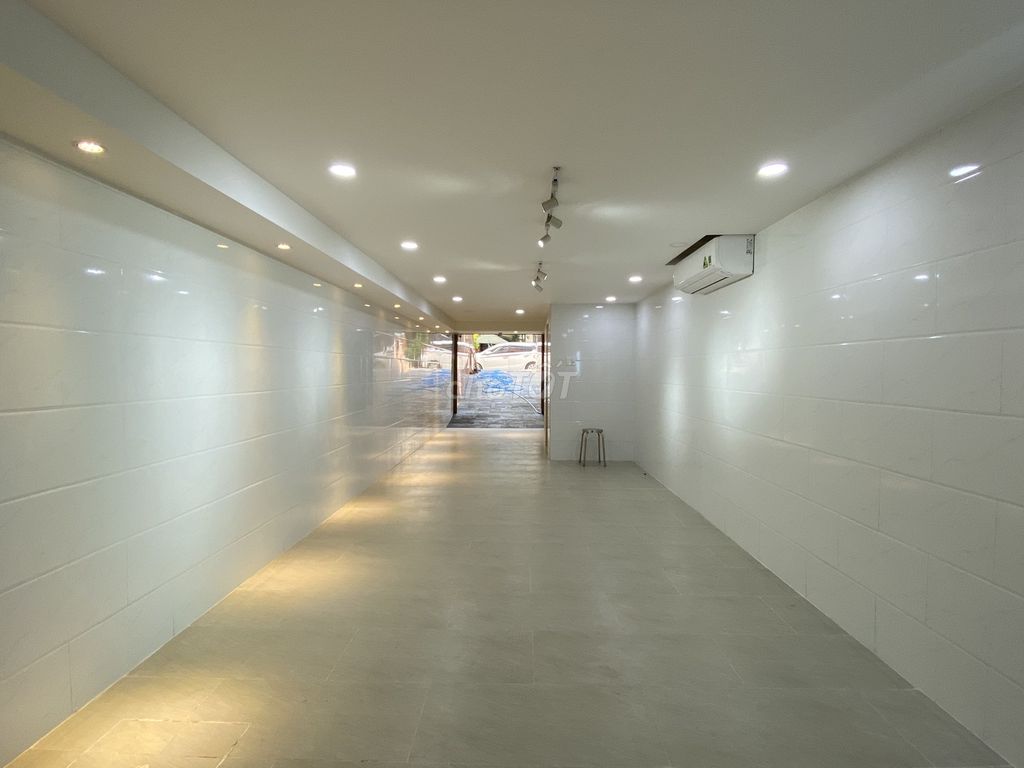 The cash house is Trần Lựu, 4 x 20 meters of 3rd floor bedroom 5th floor, New Light