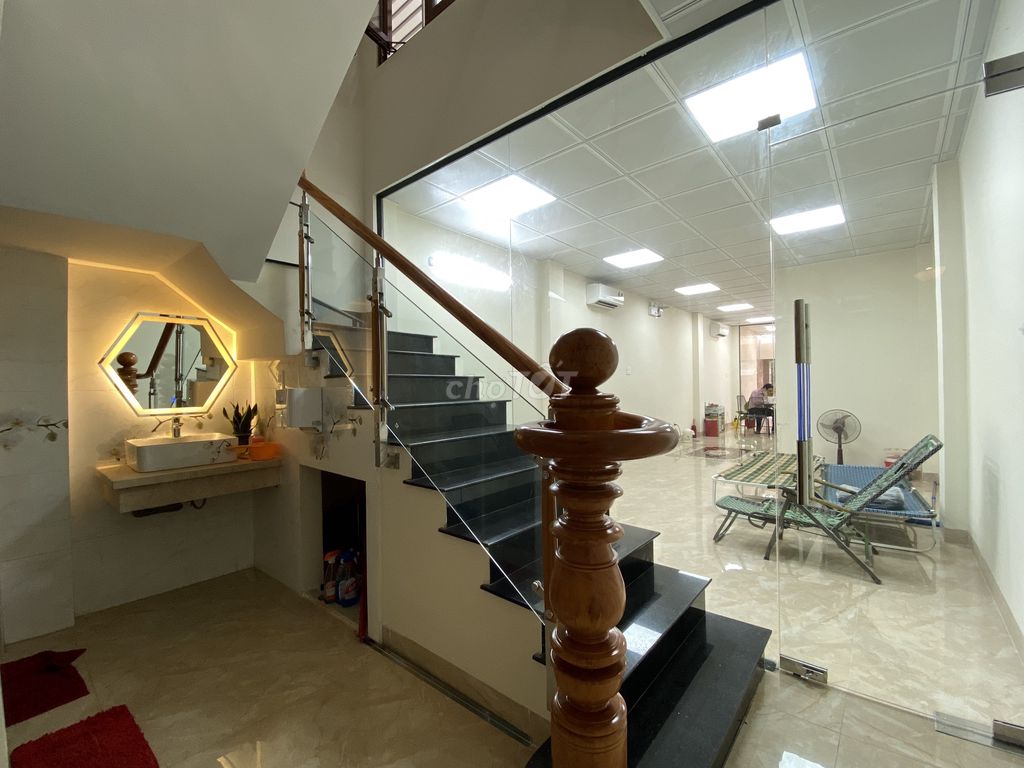 The cash house is Trần Lựu, 4 x 20 meters of 3rd floor bedroom 5th floor, New Light