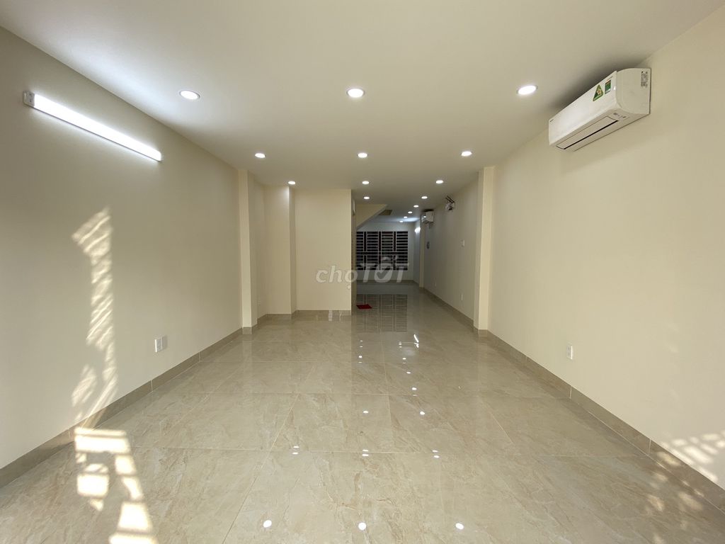 The cash house is Trần Lựu, 4 x 20 meters of 3rd floor bedroom 5th floor, New Light