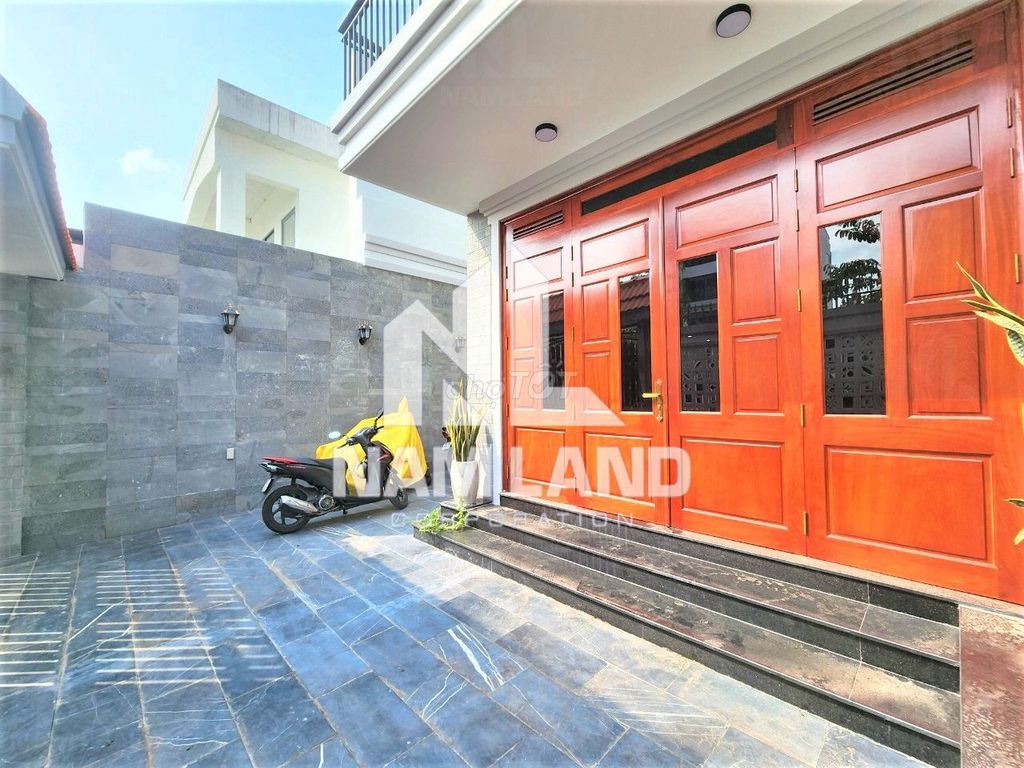 Nice two-story, big four-room room by the river to stay in the company room.