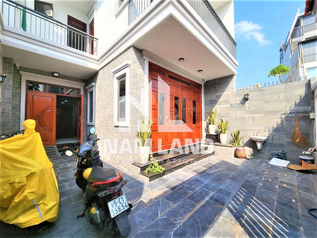 Nice two-story, big four-room room by the river to stay in the company room.