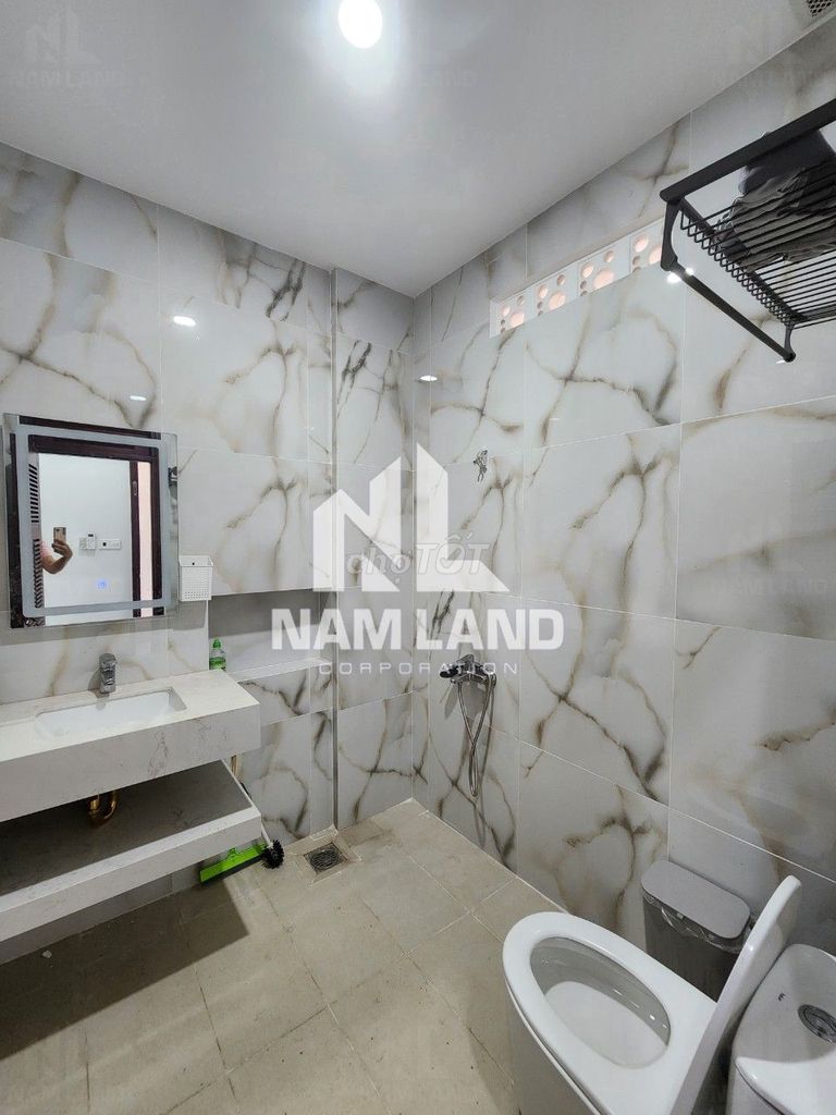 Nice two-story, big four-room room by the river to stay in the company room.