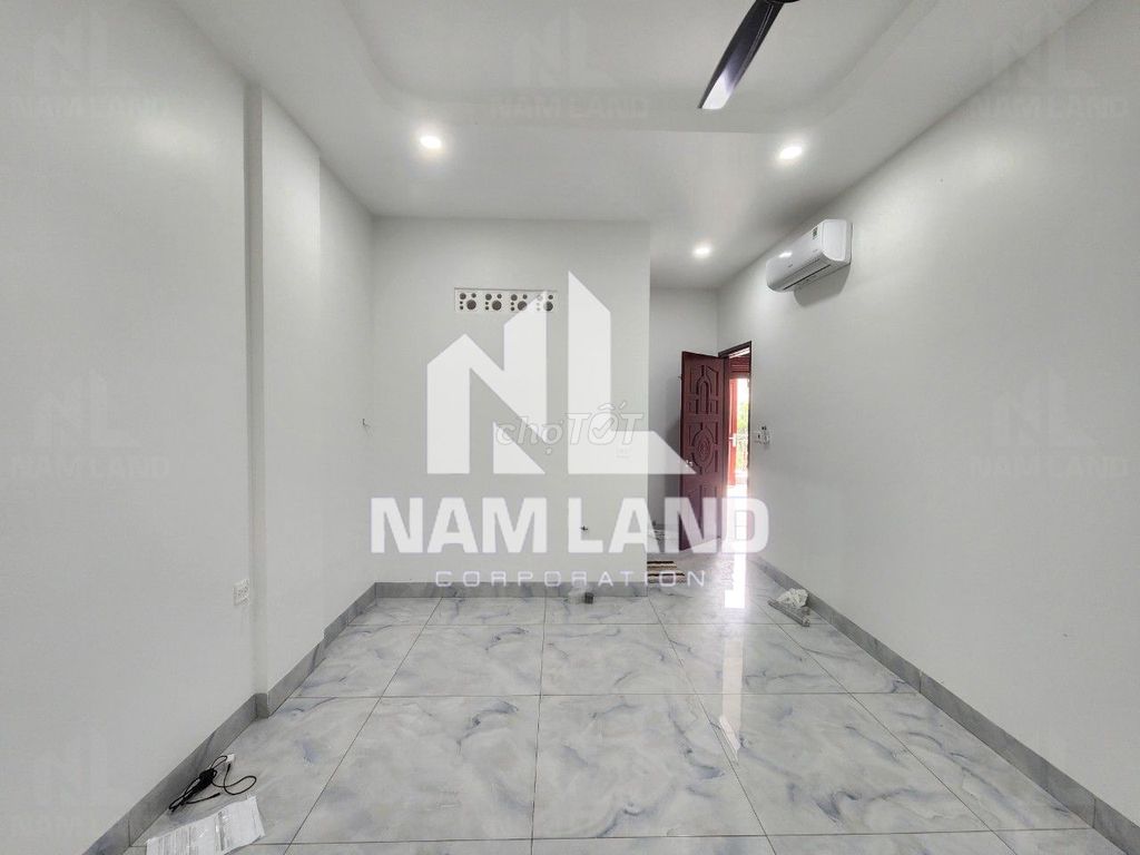 Nice two-story, big four-room room by the river to stay in the company room.