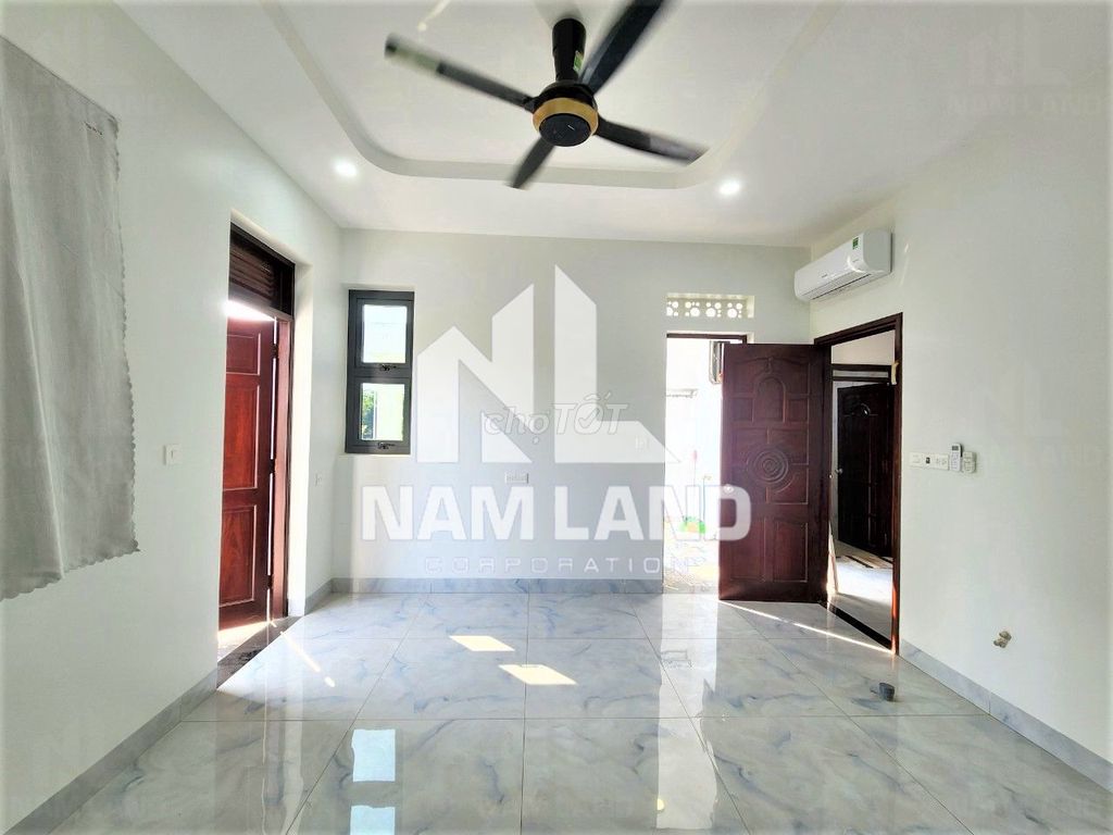 Nice two-story, big four-room room by the river to stay in the company room.