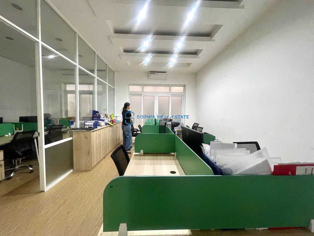 Stret!! Rent a house right here at Metro An Phú, 7 x 20 level 3 floor 5 room
