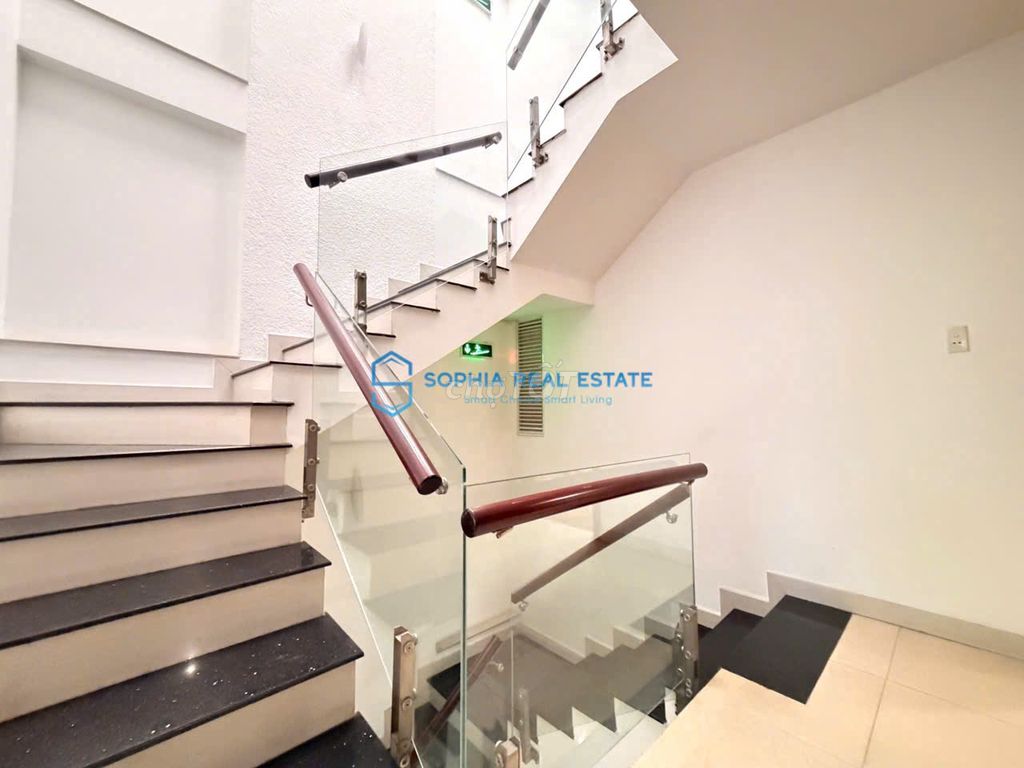 Stret!! Rent a house right here at Metro An Phú, 7 x 20 level 3 floor 5 room