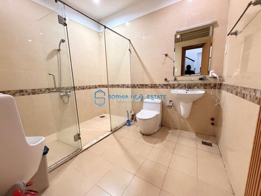 Stret!! Rent a house right here at Metro An Phú, 7 x 20 level 3 floor 5 room