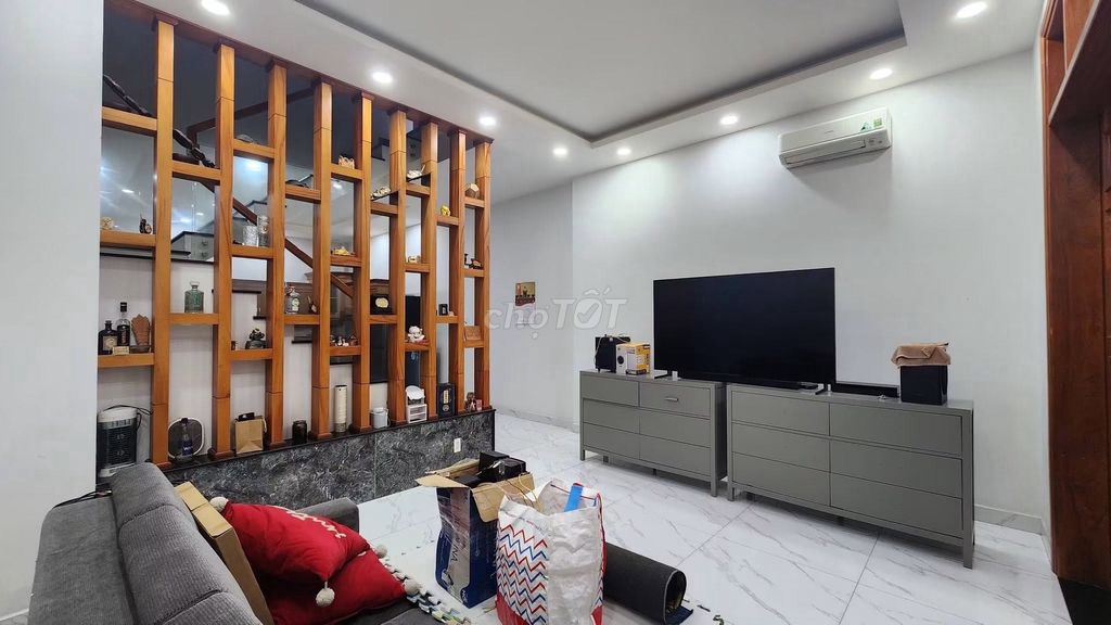 Nice house 390 M2, modern four rooms full of car yard three-story in District 2.