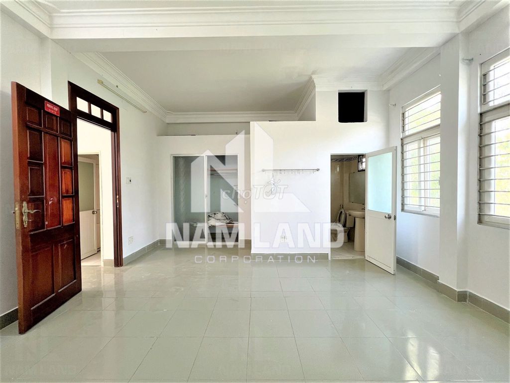 Free designer, 3th floor ground garage, 5th floor office, office.