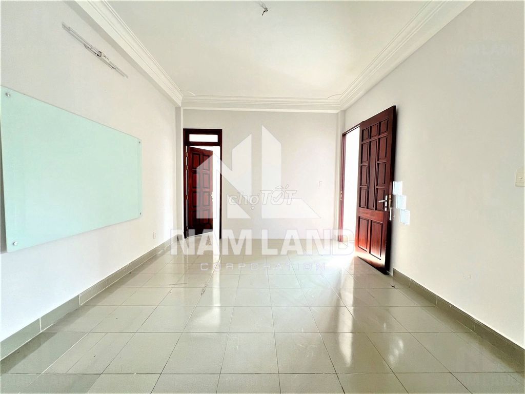 Free designer, 3th floor ground garage, 5th floor office, office.