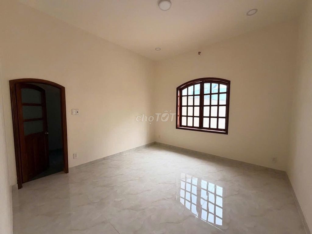 Hồ Biểu Chánh qpn villa, 25 X30 M, 2nd floor, yard, 50 million.