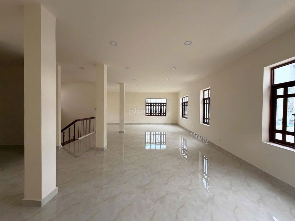 Hồ Biểu Chánh qpn villa, 25 X30 M, 2nd floor, yard, 50 million.