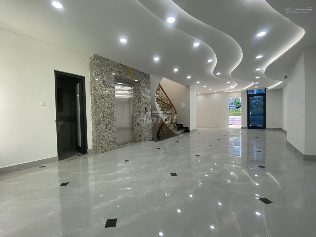 Office Building For Rent District 2 office 8 floors pcc enough