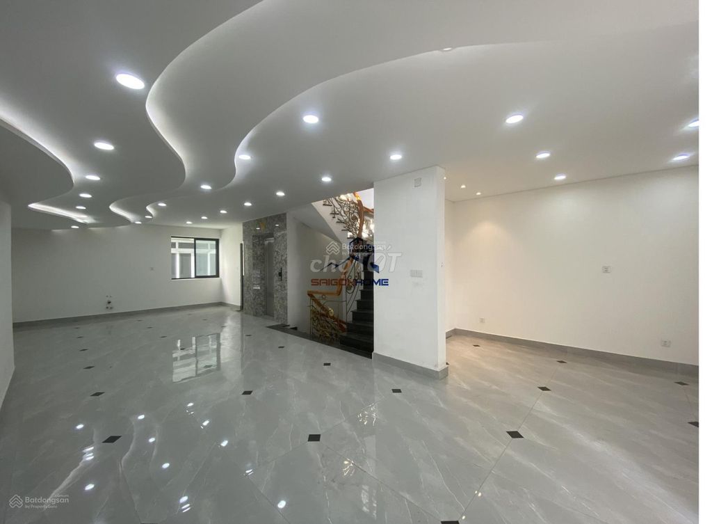 Office Building For Rent District 2 office 8 floors pcc enough
