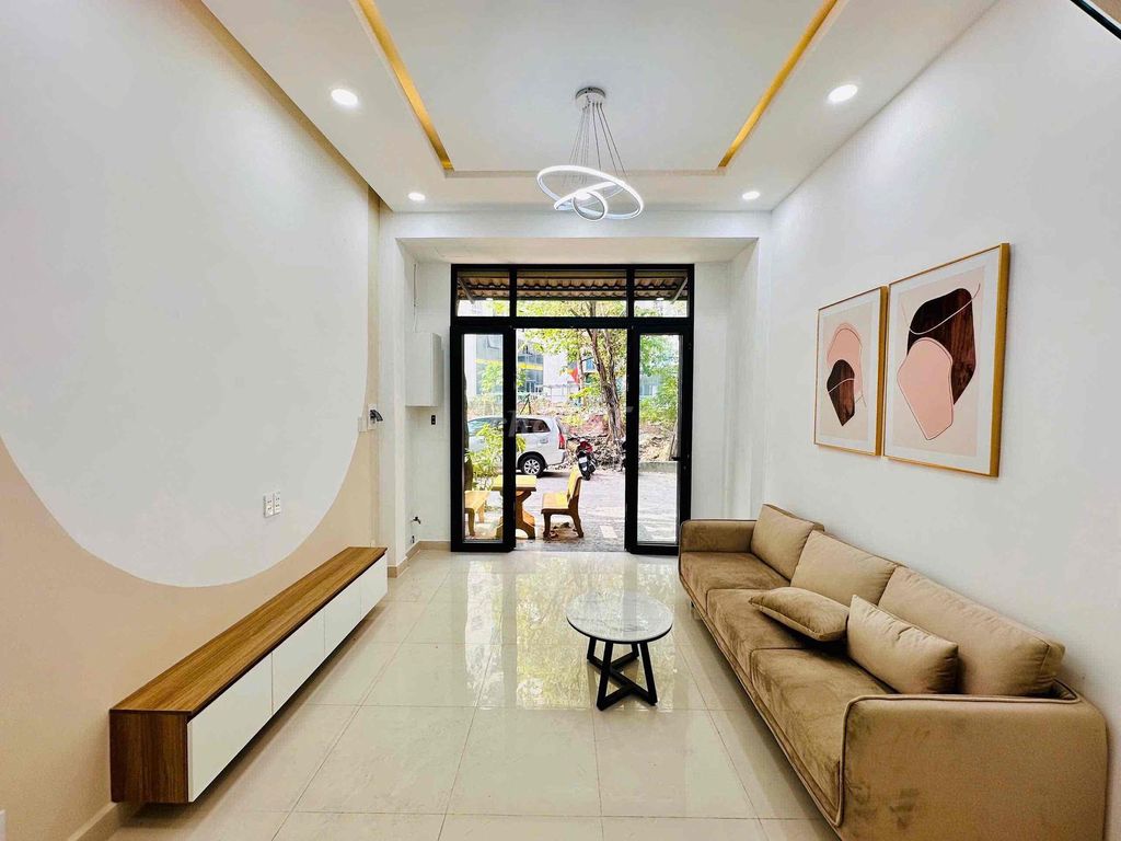 Rent a new four bedroom - Full interior - 4 x 10 - near the t3 station
