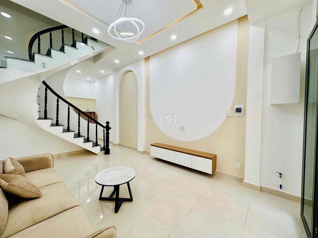 Rent a new four bedroom - Full interior - 4 x 10 - near the t3 station