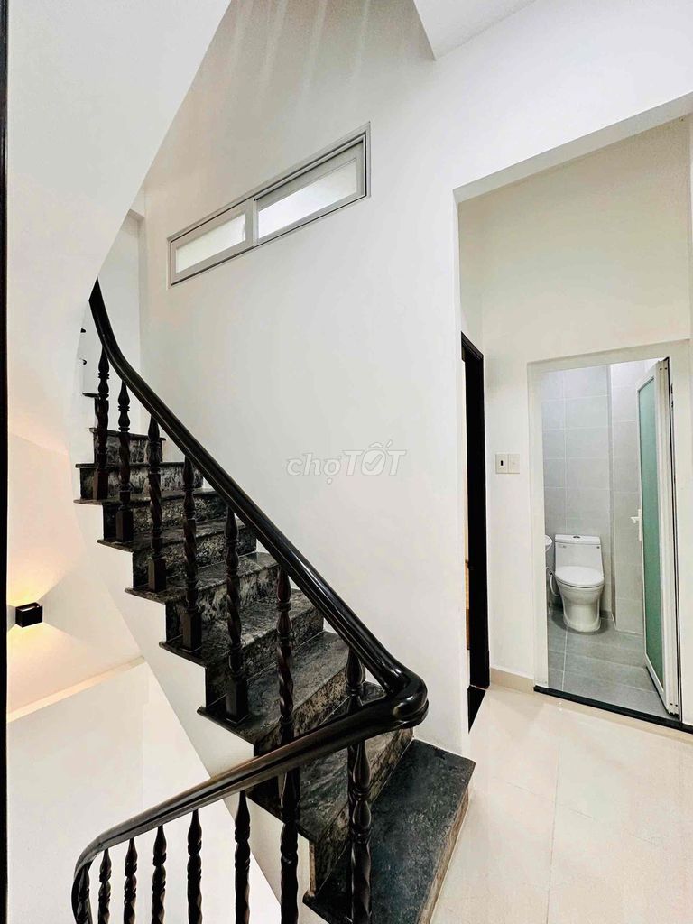 Rent a new four bedroom - Full interior - 4 x 10 - near the t3 station