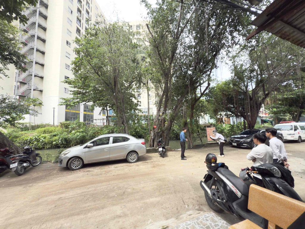 Rent a new four bedroom - Full interior - 4 x 10 - near the t3 station
